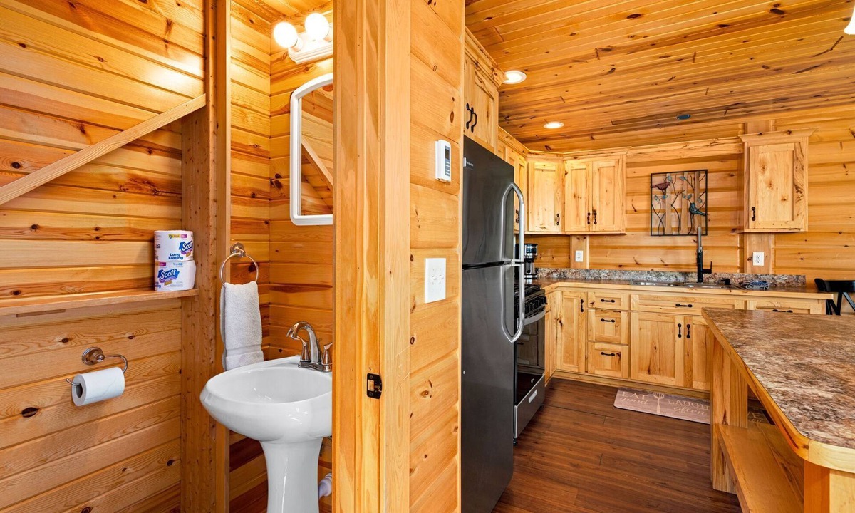 Two Harbors Cabin | Charming cabin only feet from Lake Superior