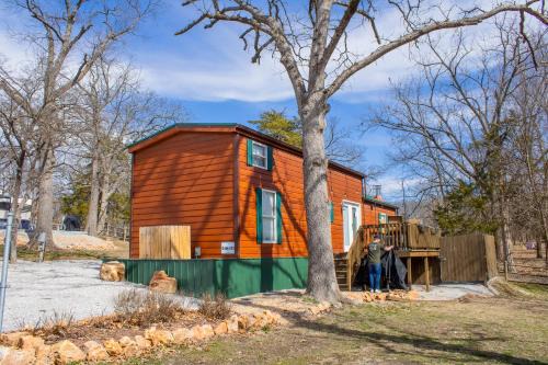 Fidelity Ski Chalet | Charming Cabin - Pondview - Hot Tub