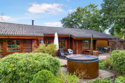 Hoeve Strand House | Charming Cabin With Wilderness Hot Tub