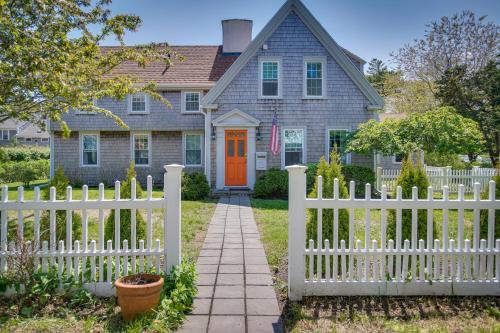 Hyannis House | Charming Cape Cod Home Less Than 1 Mi to Ocean and Marina!