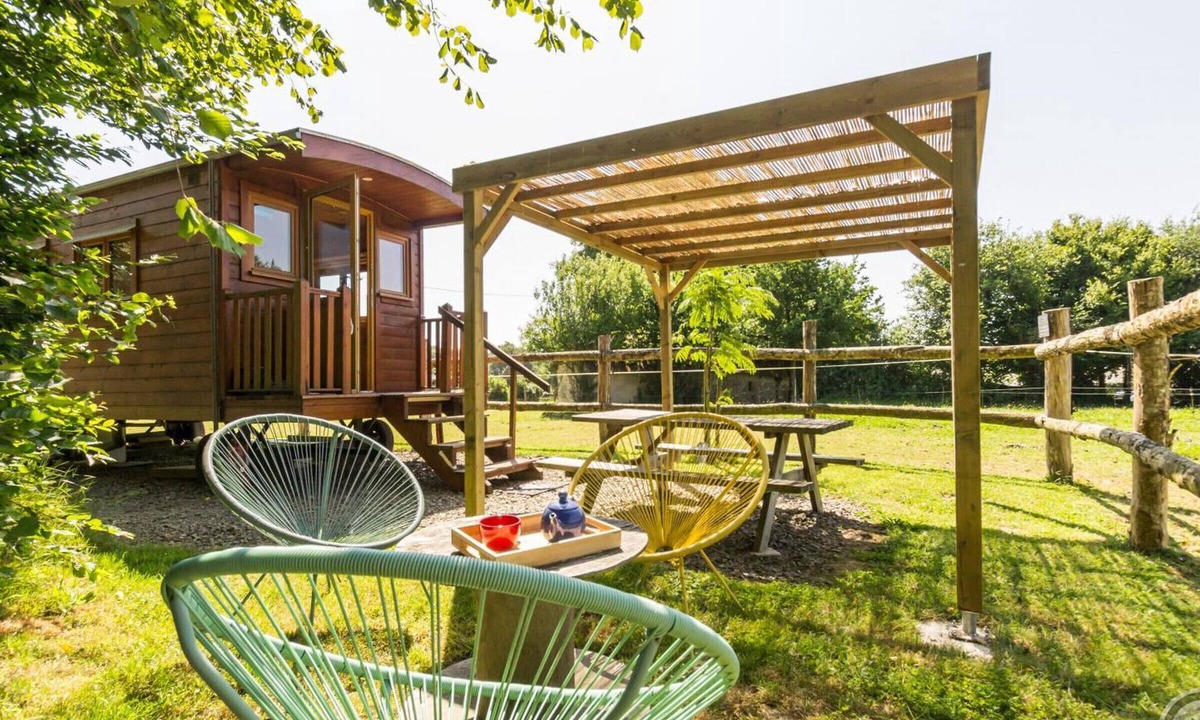La Chapelle-Cecelin Apartment | Charming caravan near equestrian center, perfect for unwinding