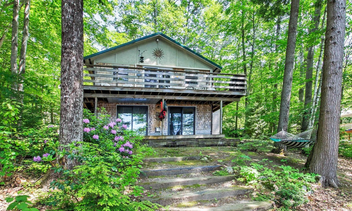 Casco Cottage | Charming Casco Cottage on Lake w/ Private Dock!