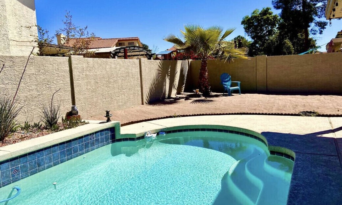 Val Vista Lakes Apartment | Charming Casita with Pool