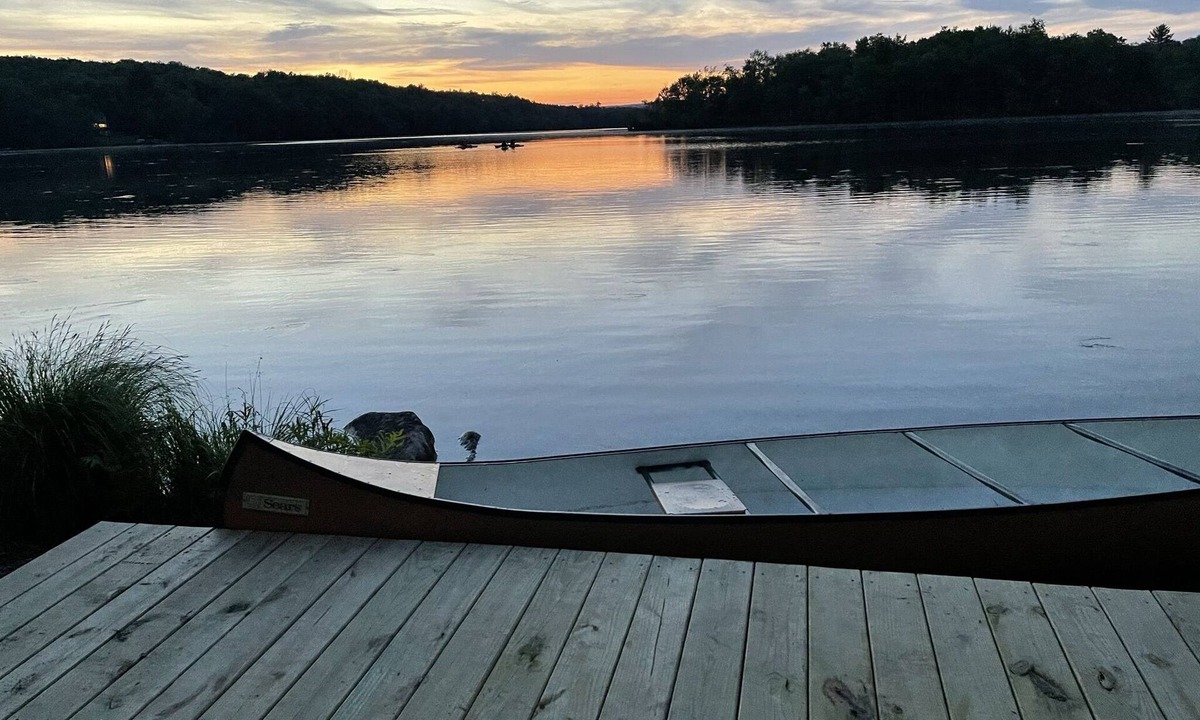 Swan Lake House | Charming Catskills Lakefront Cottage