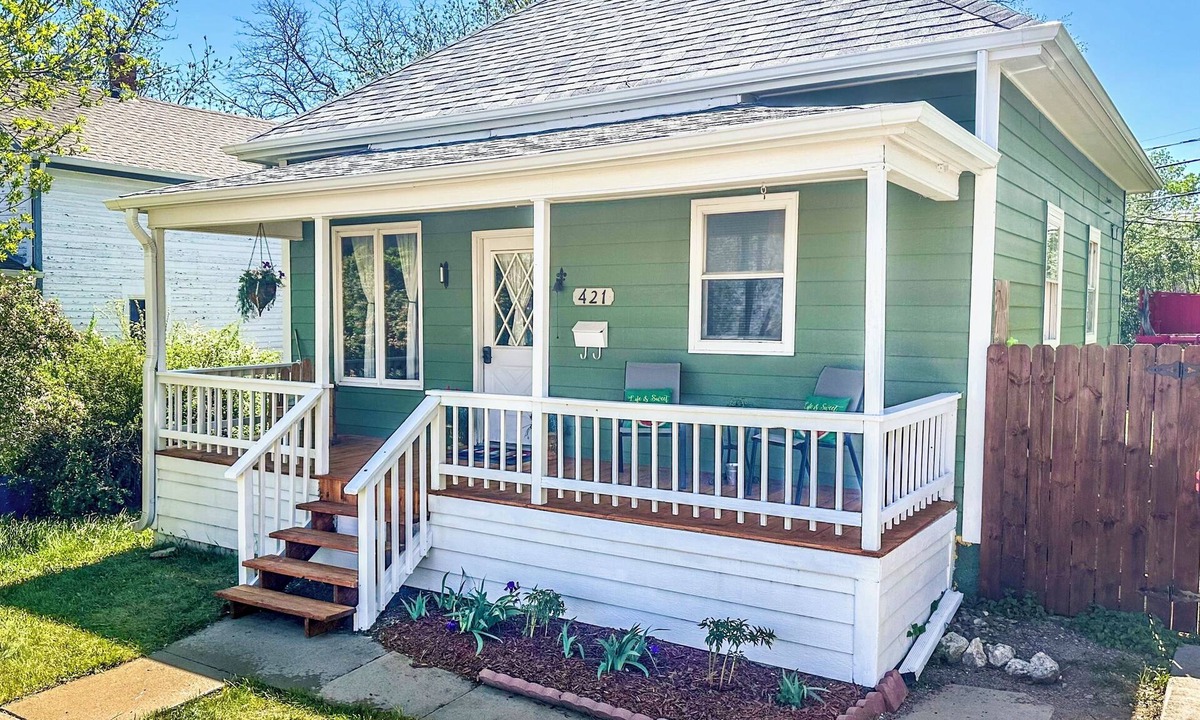 Rapid City House | Charming Centennial Cottage-Downtown!