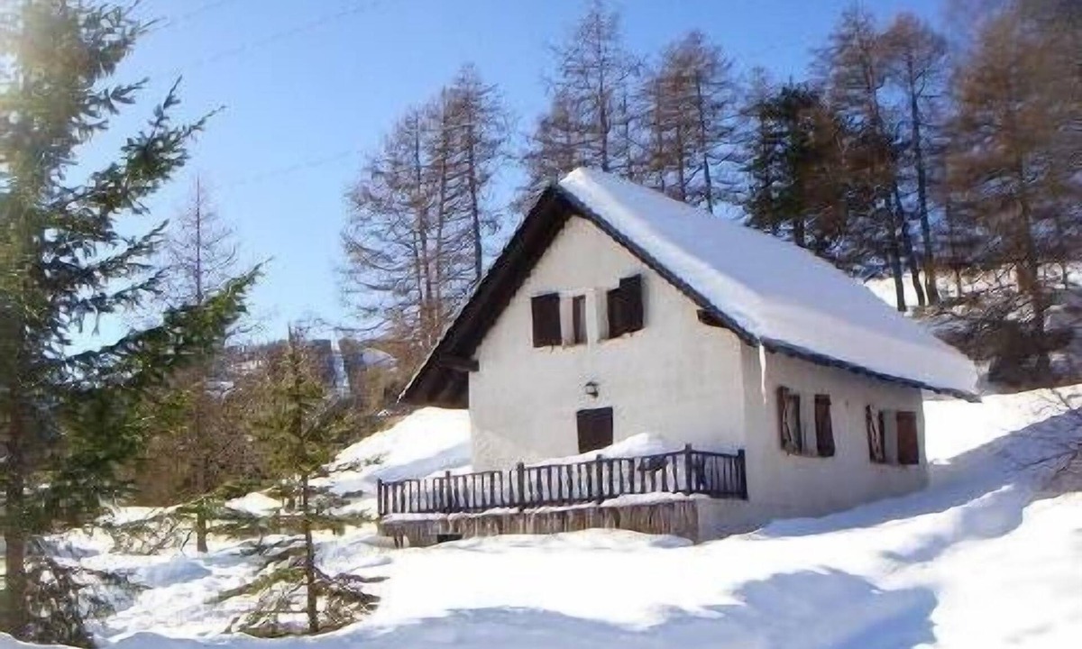 Roubion Ski Chalet | Charming chalet close to the slopes in a small ski resort
