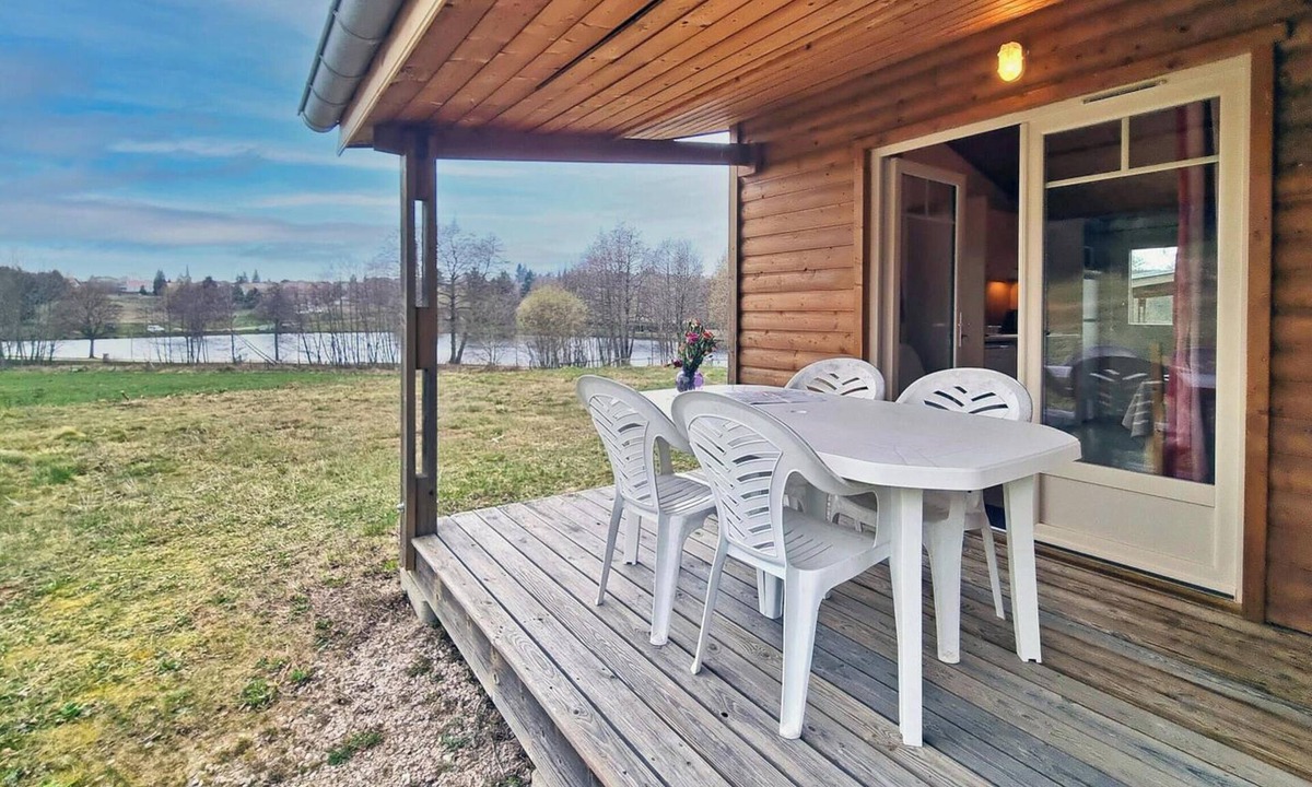 Usson-en-Forez Cottage | Charming chalet in the heart of Usson - 4 guests
