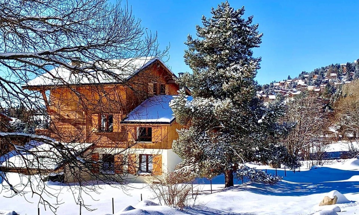 Superbolquere Ski Chalet | Charming Chalet Hiona