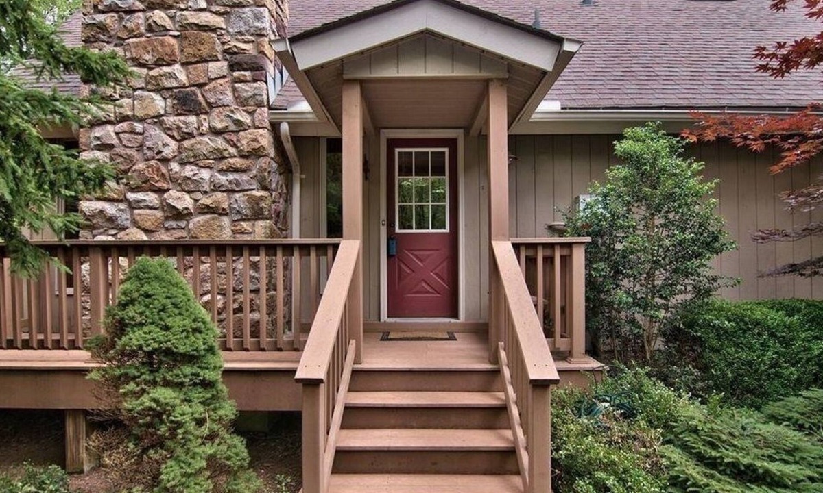 Pocono Pines House | charming chalet in the Lake Naomi community