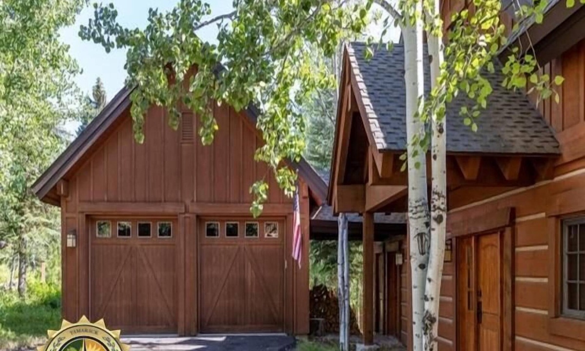 Tamarack Ski Chalet | Charming Chalet on the Golf Course