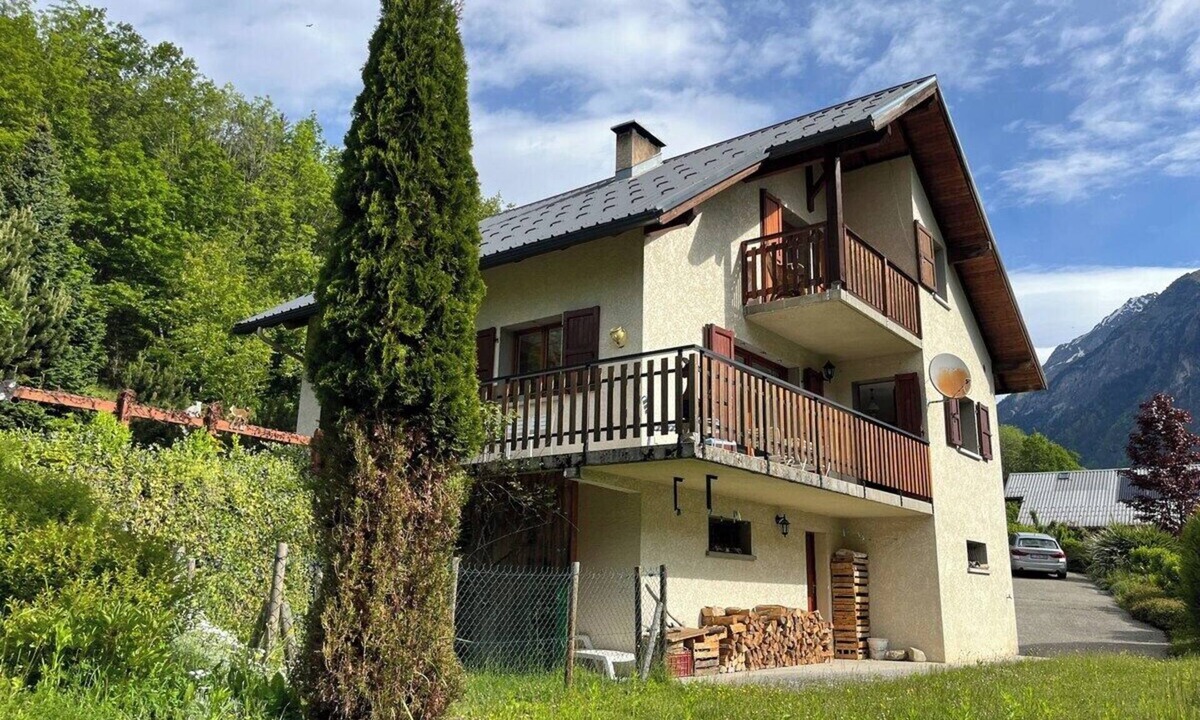 Allemond Ski Chalet | CHARMING CHALET - SLEEPS 6