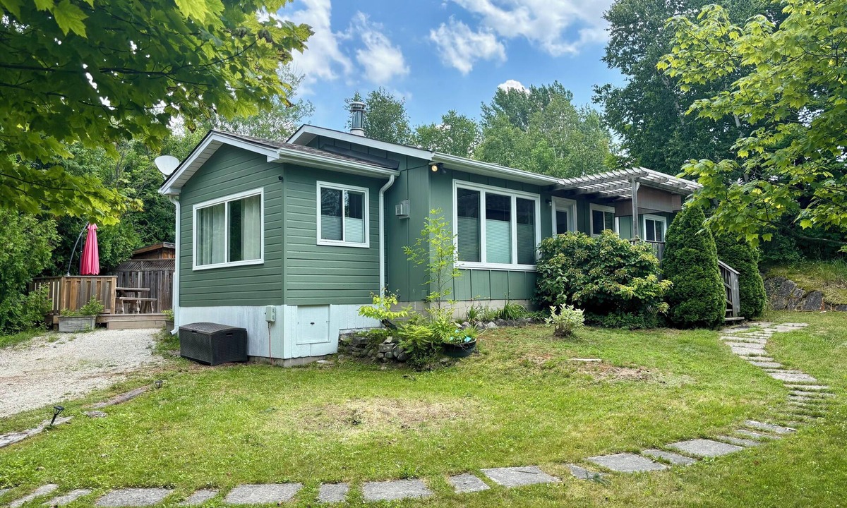 Sauble Beach Cottage | Charming Charal Greenhouse Cottage – Sauble Beach Stay Minutes from Sand & Shops