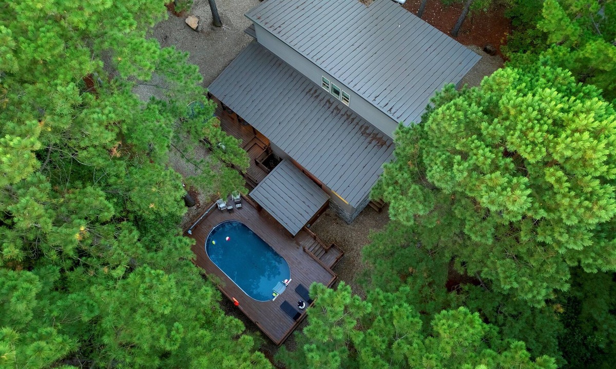 Broken Bow Cabin | Charming & Chic Cabin w/brand new sauna & pool*(heating optional) , Hot Tub