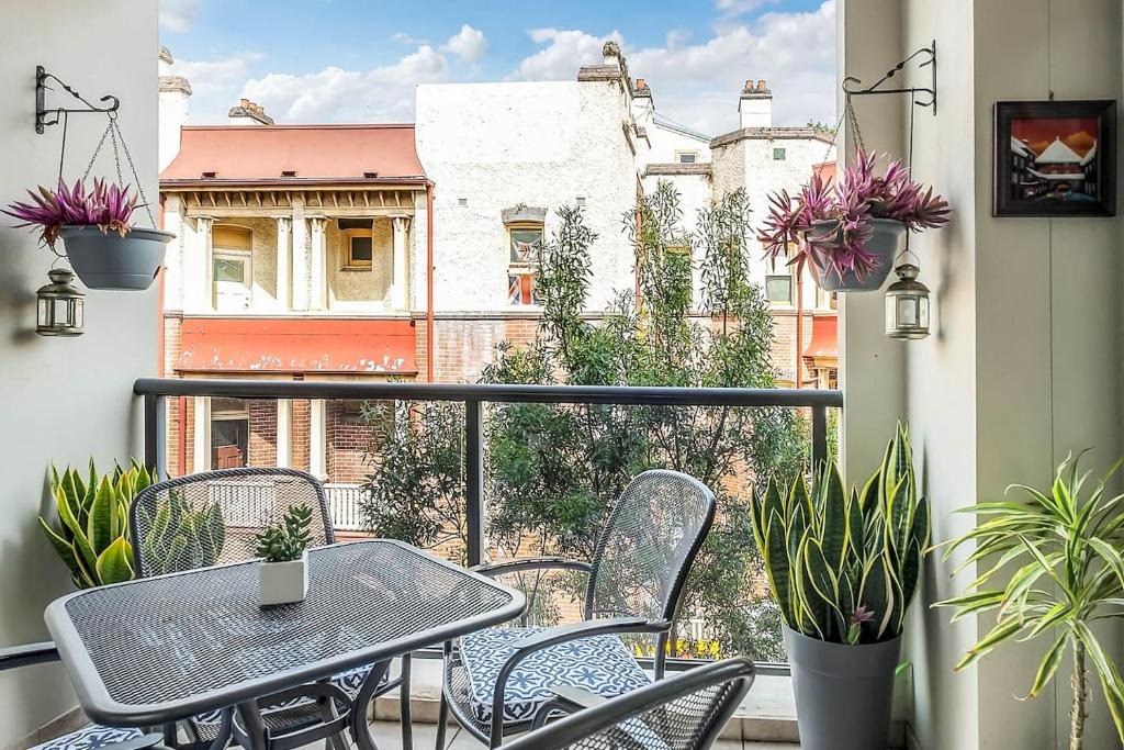 Chippendale Apartment | Charming Chippendale Escape with Rooftop Pool