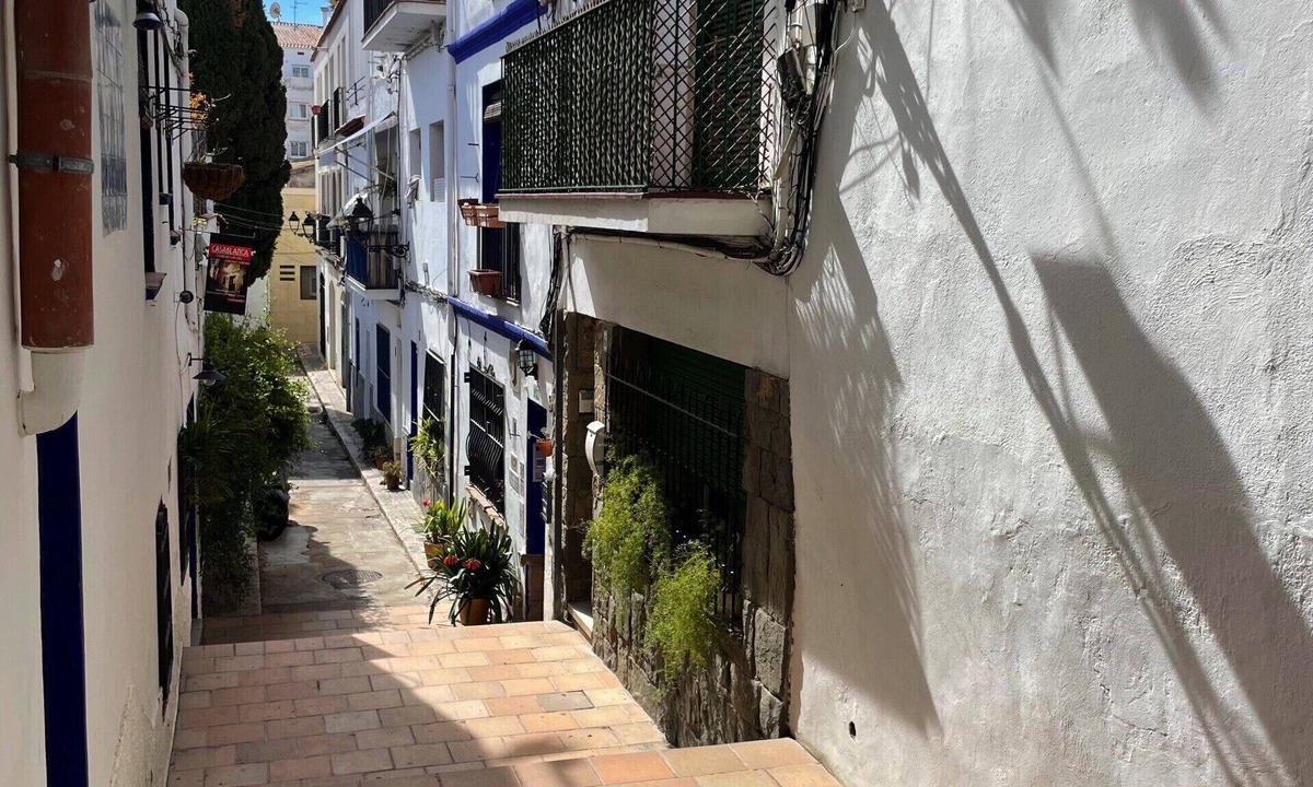 Sitges Town Center Ski Chalet | Charming Cipres Casa in Sitges centre & minutes to beach