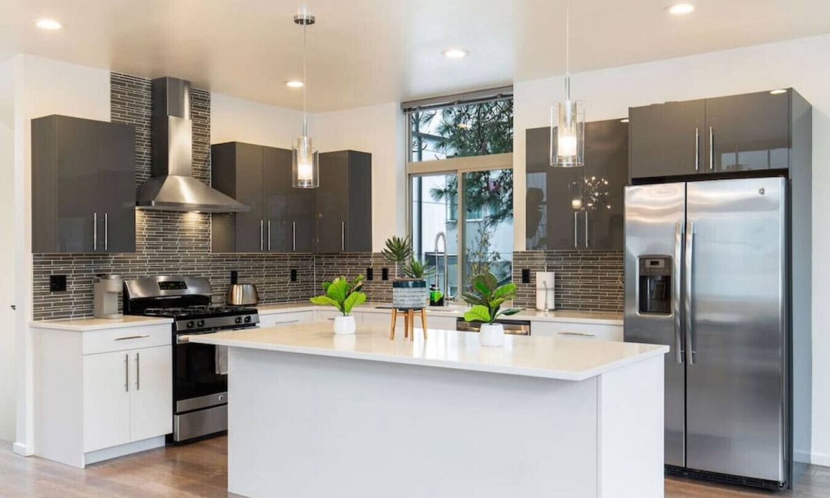 Ballard House | Charming City Gem ~ Rooftop Deck!