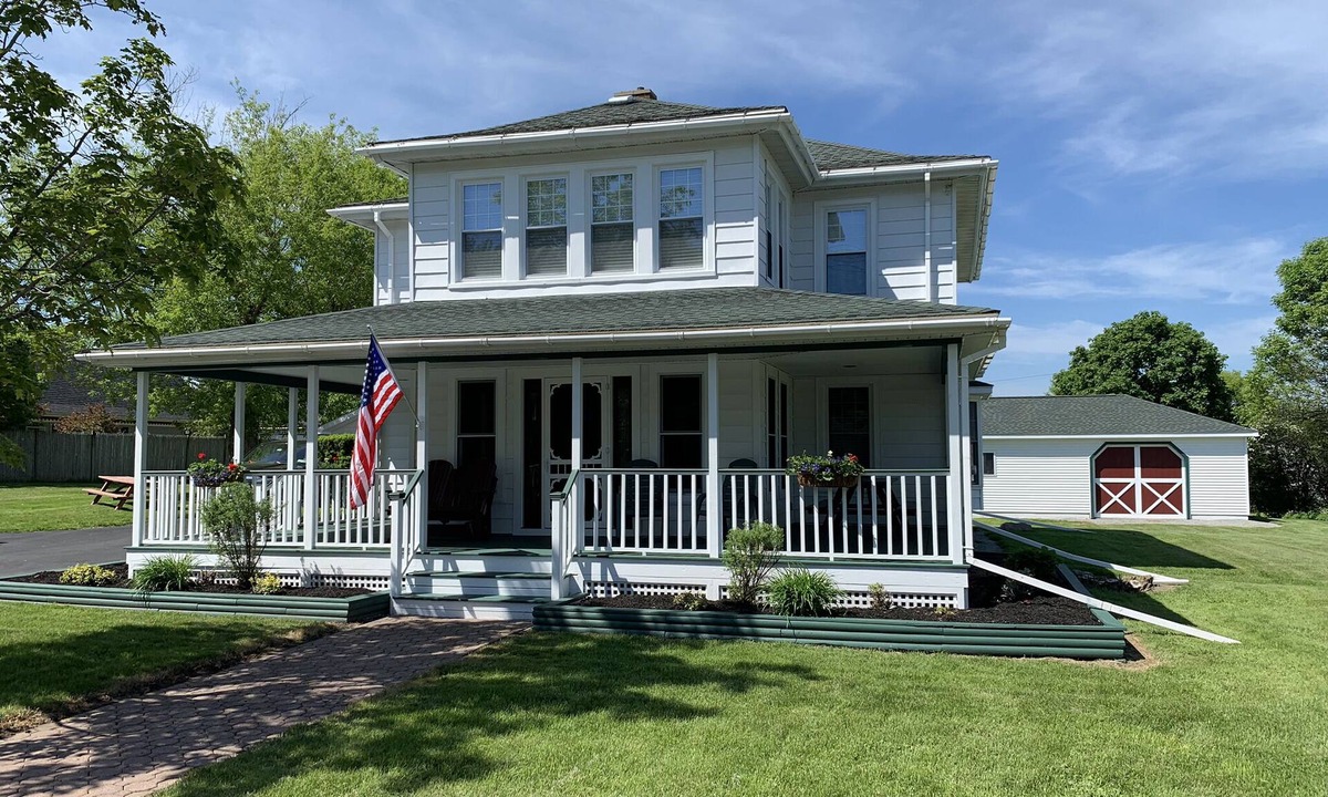 Clayton House | Charming Clayton Village Retreat – Walk to River, Shops & Sunset Views!