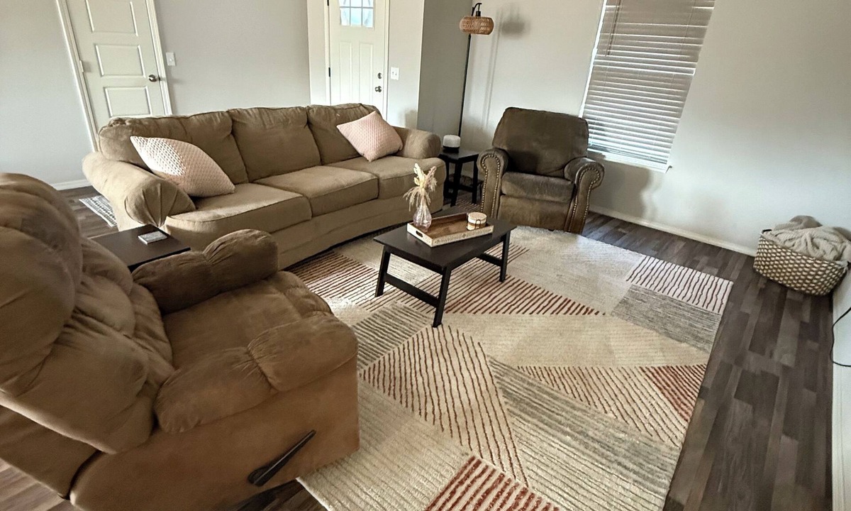 Wagoner House | Charming, Clean, and Cozy 3-bedroom house in Wagoner