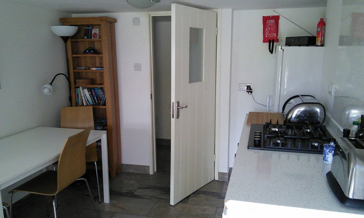 Clifton Apartment | Charming Clifton Garden Flat with Parking