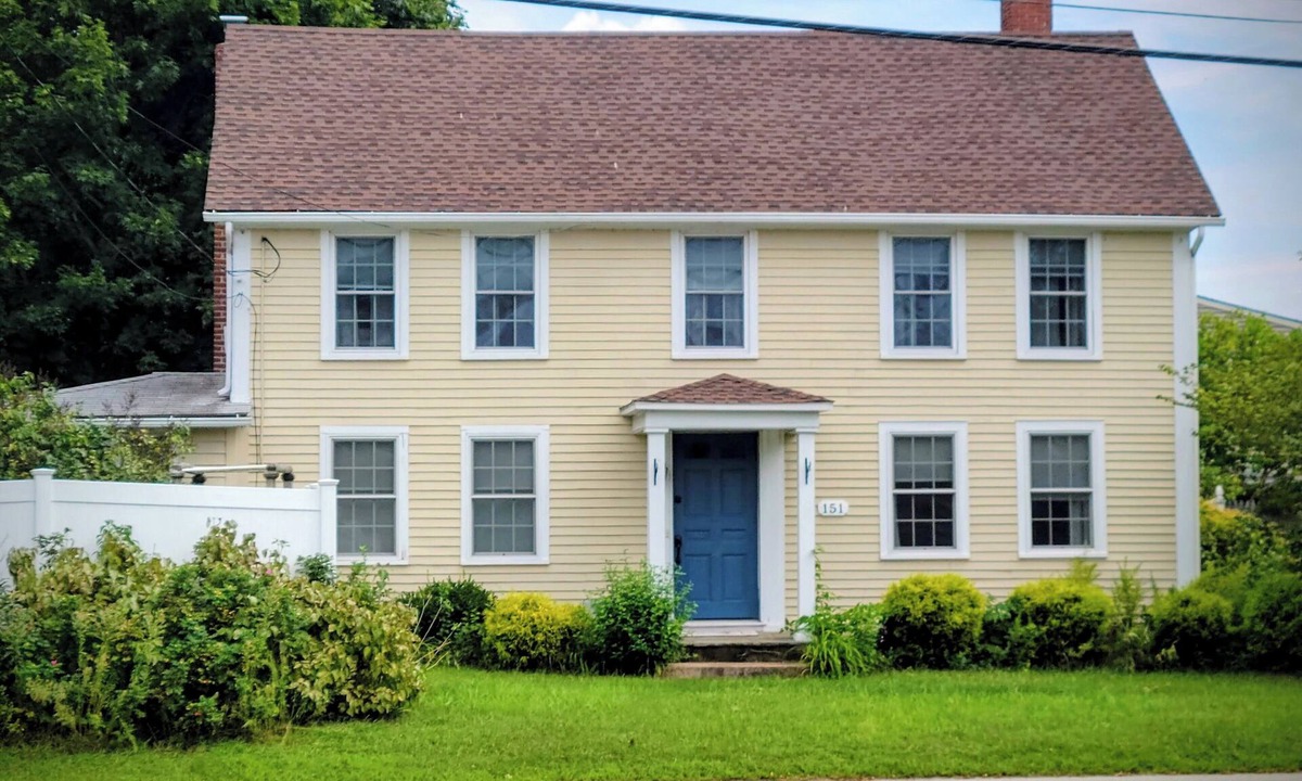 Niantic House | Charming coastal colonial, minutes from the beach!