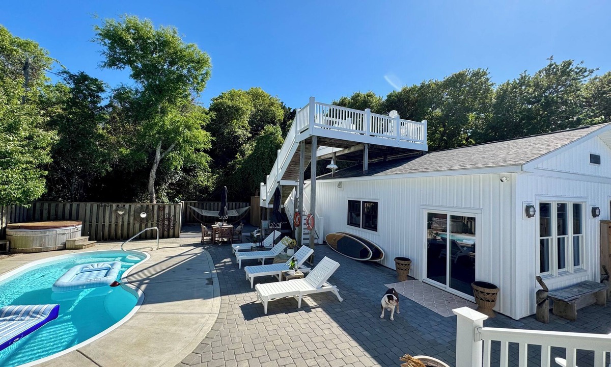 Salter Path Cottage | Charming Coastal 1 bedroom Cottage with pool access and steps to the beach