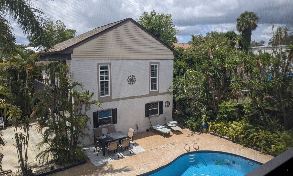 Cocoa House | Charming Cocoa Village Oasis