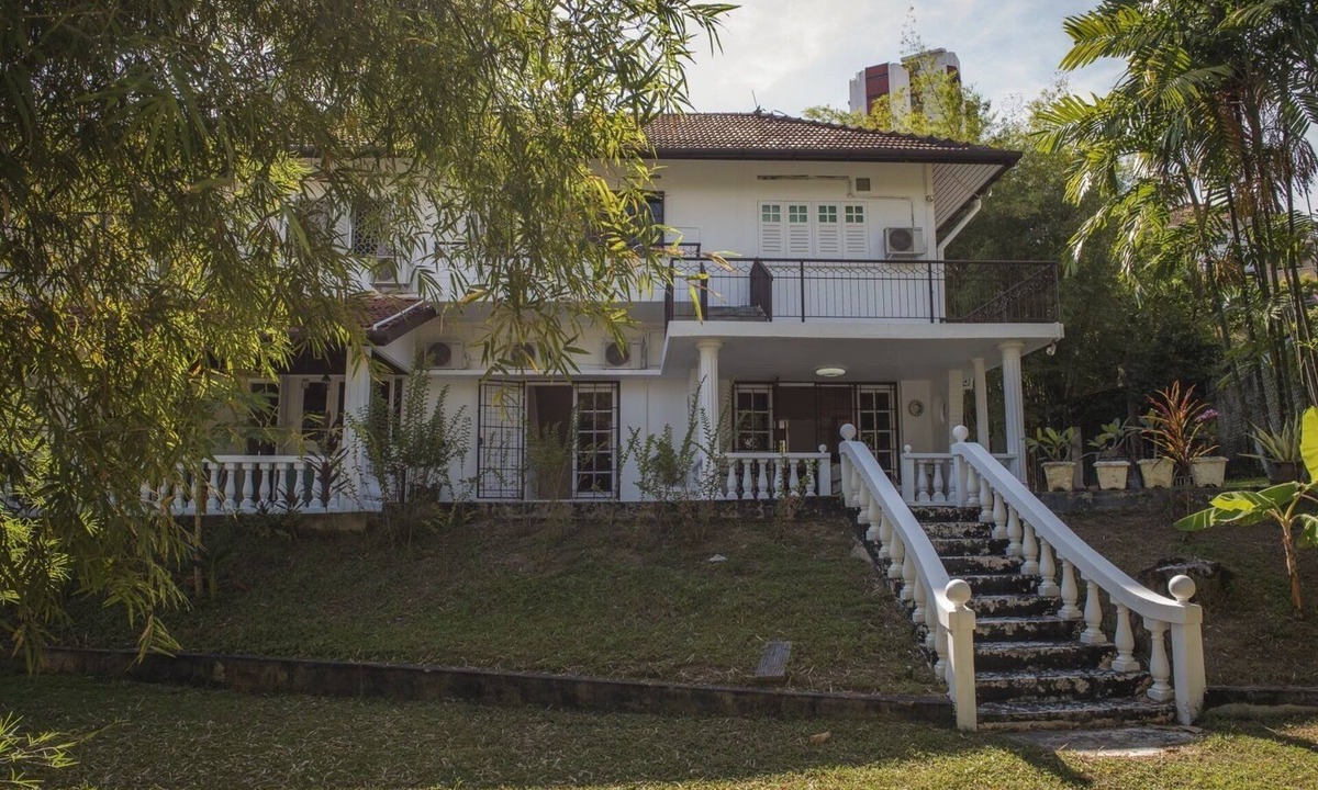 Tanjung Tokong House | Charming colonial bungalow