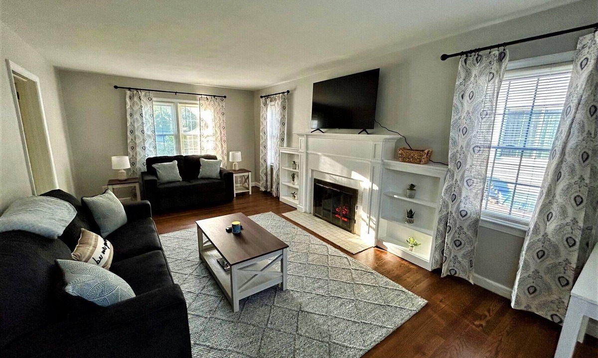 Port Crane House | Charming Colonial Home