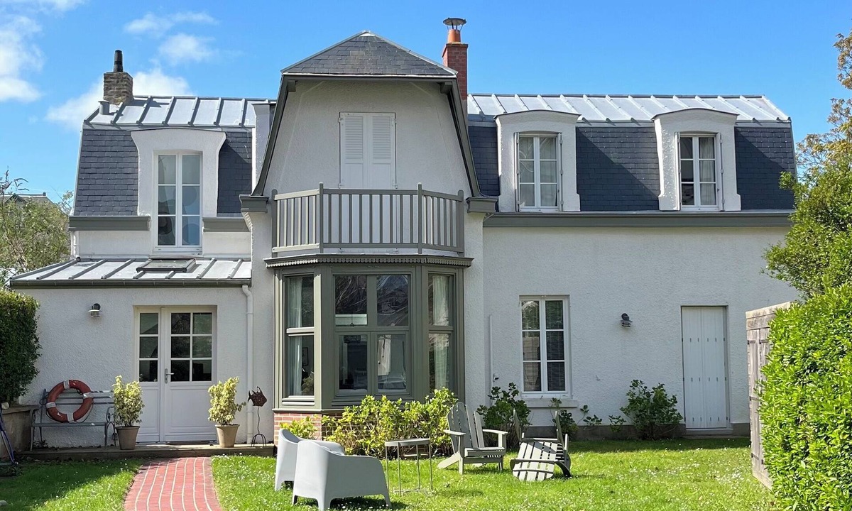 Houlgate House | CHARMING, COMFORTABLE HOUSE - SLEEPS 6 - 100 M FROM BEACH WITH GARDEN