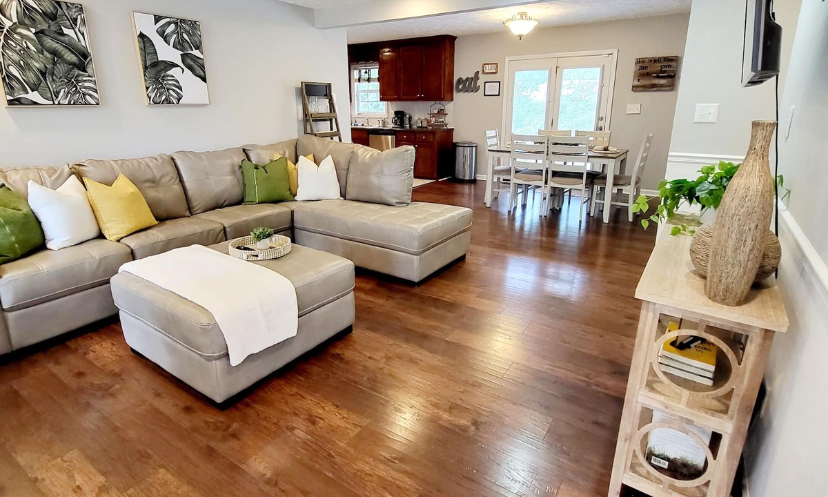 Pine Forest House | 🌟Charming Comfy Retreat; 7 miles to Bragg; Baby & Pet-Friendly; Veteran-Owned🌟