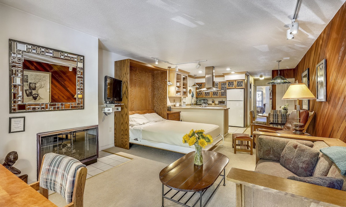 Downtown Condo | Charming condo in the core, dynamite location