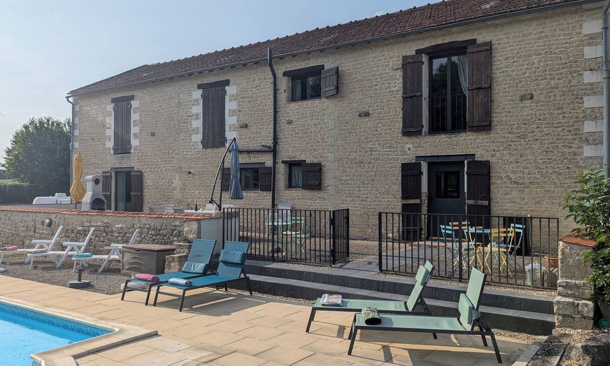 Aulnay House | Charming Converted Barn with Private Heated Pool