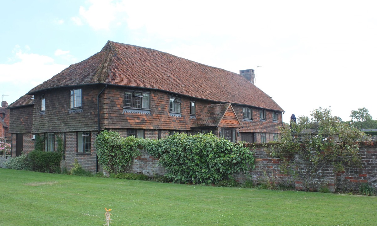 Godalming House | Charming Converted Five Bedroom Surrey Barn