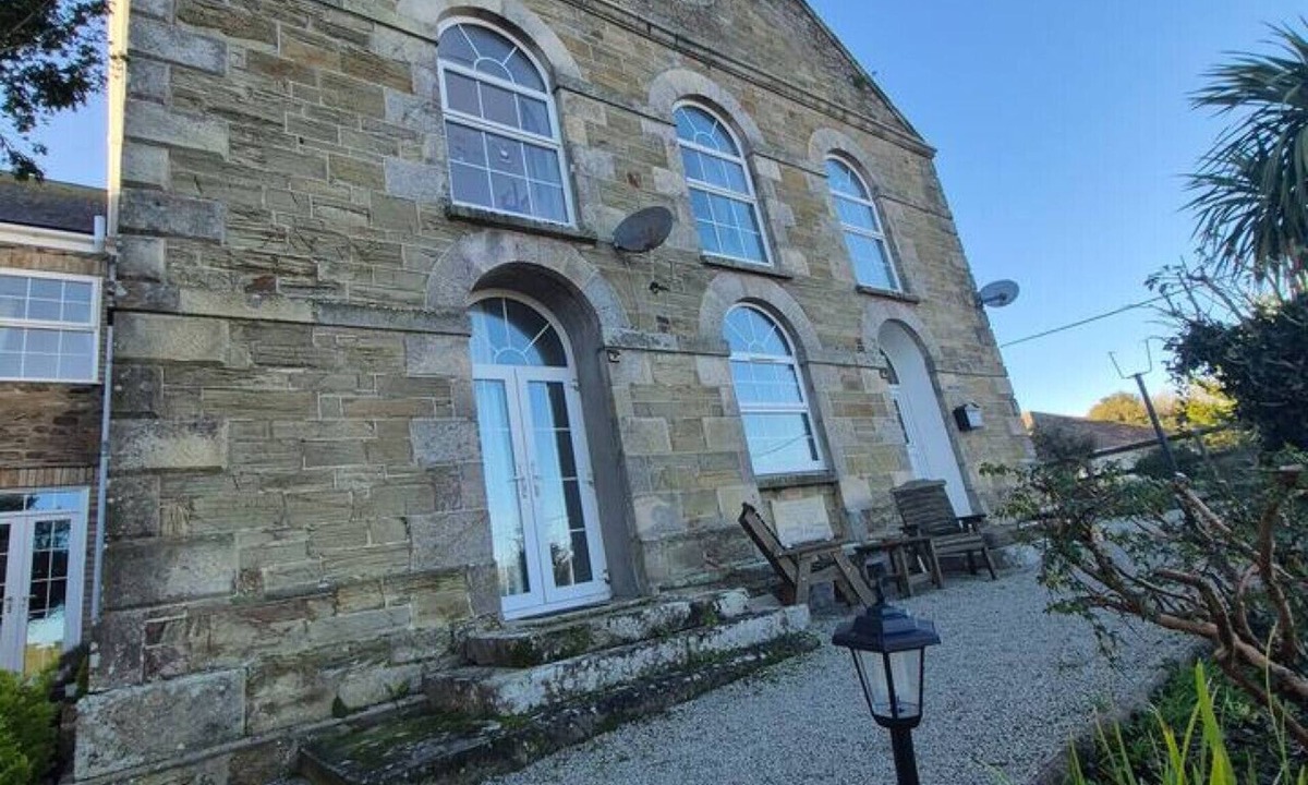 Bolingey Apartment | Charming converted chapel near Perranporth beach.
