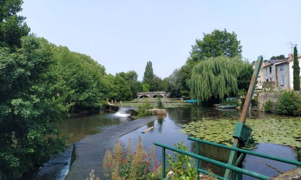 Vivonne Apartment | Charming converted loft