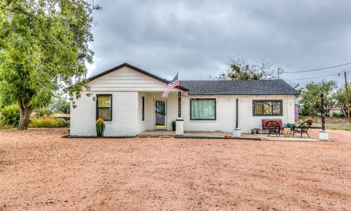 San Angelo House | Charming Corner/Walkable to AFB