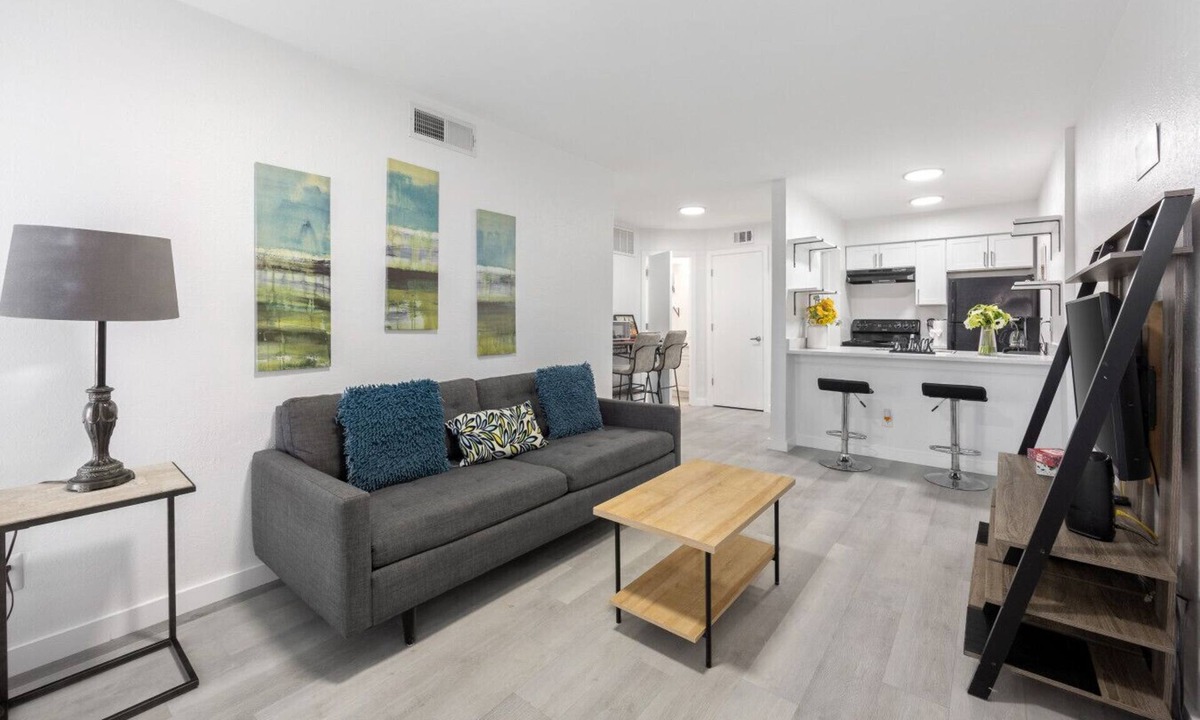 Park Central Apartment | CHARMING CORPORATE APARTMENT IN DFW!