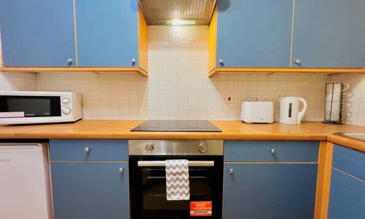 Paisley Apartment | Charming, Cosy Escape with Quick Access to Glasgow