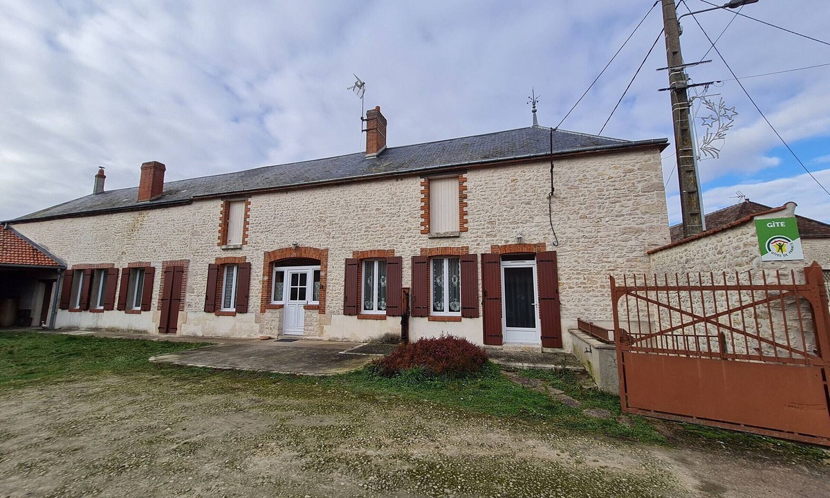 Sceaux-du-Gatinais Cottage | Charming Cottage with Garden, Near Paris & Orléans