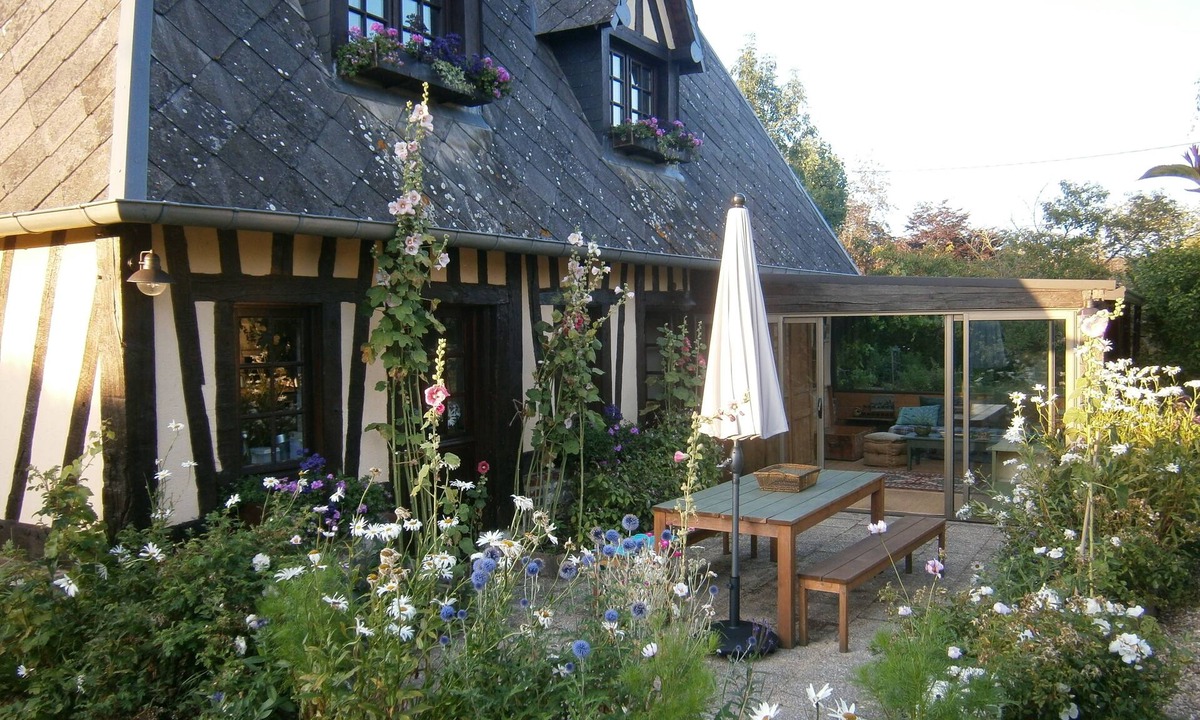 Berville-sur-Mer Cottage | Charming cottage behind honfleur