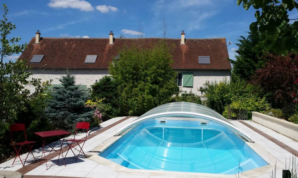 Civray-sur-Esves Cottage | Charming Cottage with Shared Pool, Sauna, and Garden in the Heart of Loire Valley