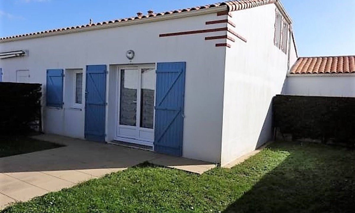 La Faute-sur-Mer House | Charming Cottage with Private Pool in Vendee