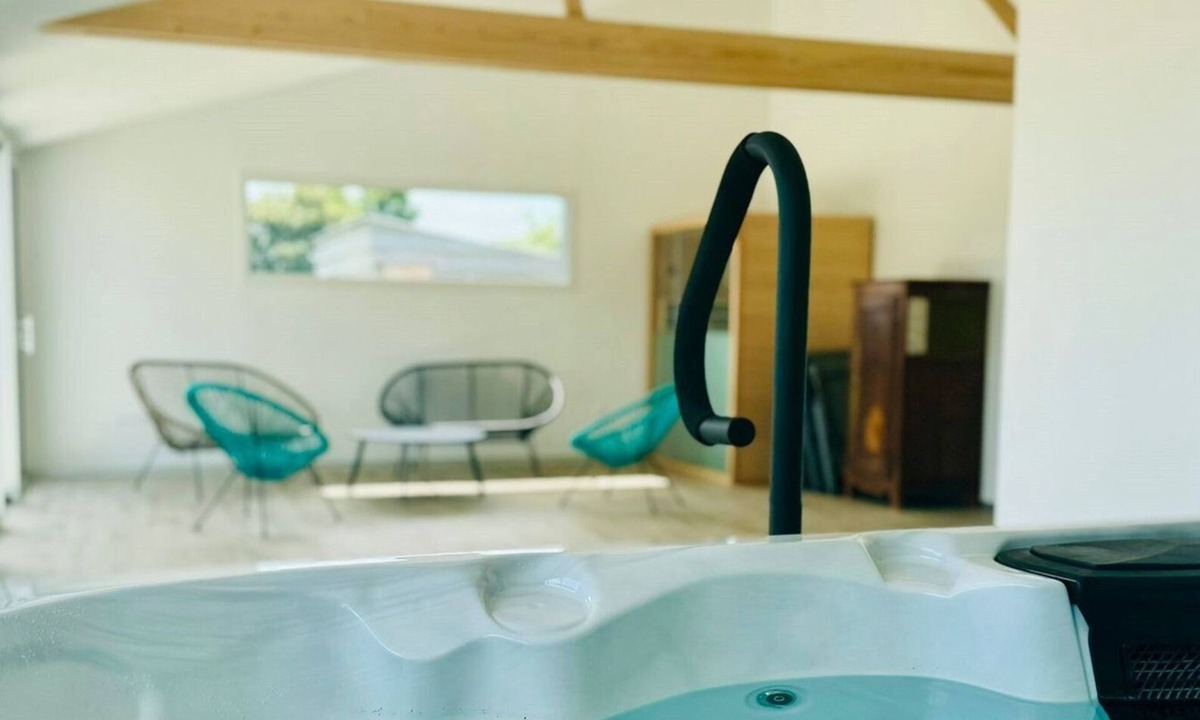 La Roche-sur-Yon Cottage | Charming cottage in Vendée with spa and sauna