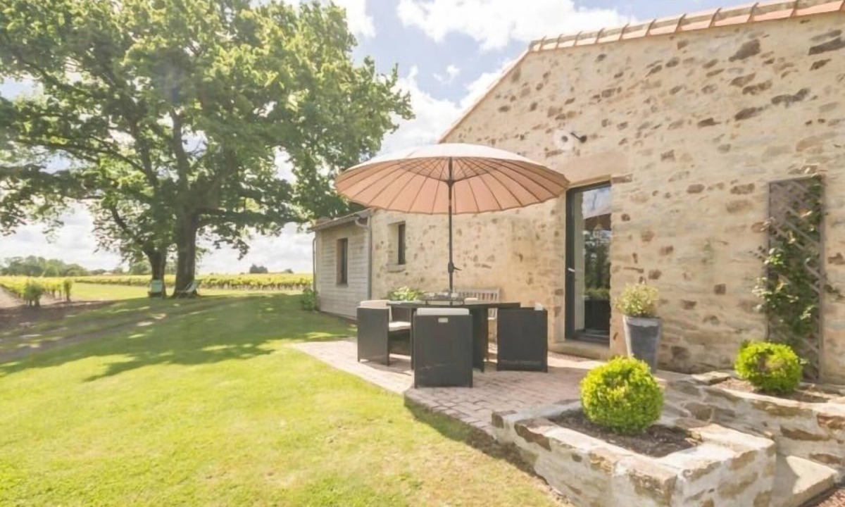 Chateau-Thebaud Cottage | Charming cottage with heated pool and WiFi - 2 bedrooms