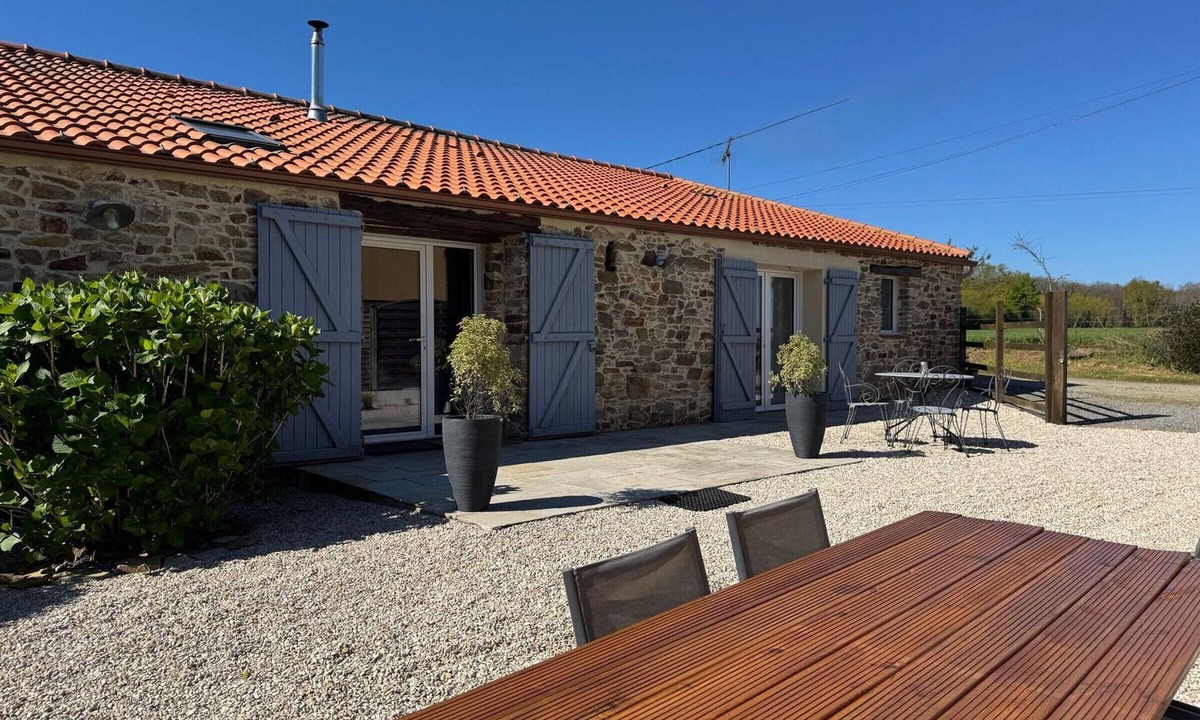 Port-Saint-Pere Cottage | "Charming Cottage with Private Garden, Jacuzzi, and Bikes – Near Nantes & Beach"