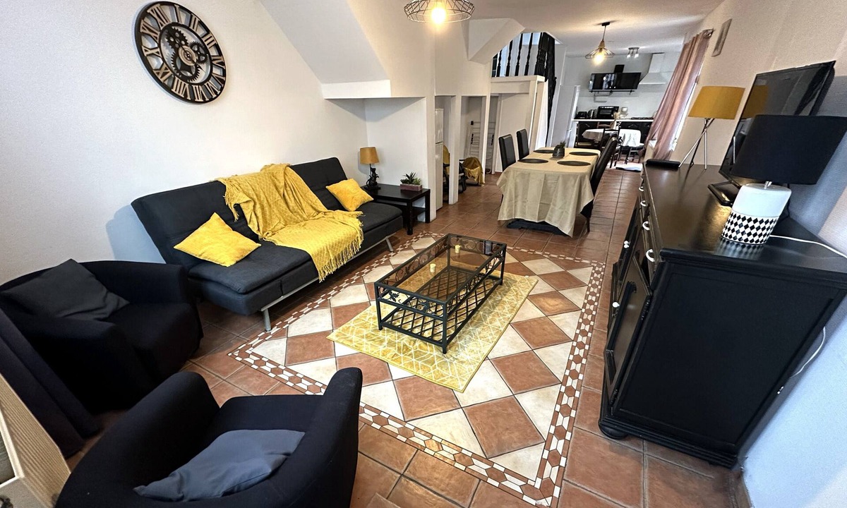 Vendin-le-Vieil House | Charming Cottage in a Converted Farmhouse with Wi-Fi