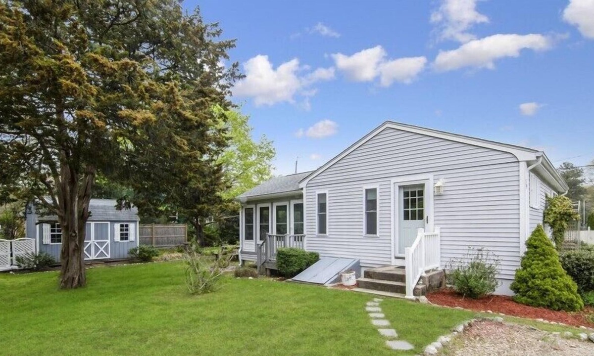 Kenyon House | Charming Cottage in Ocean Ridge