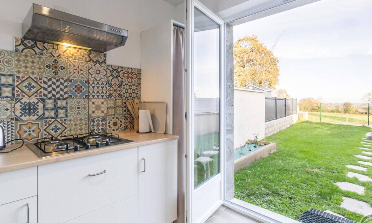 Valcanville Cottage | Charming Cottage at Mont Rôti Summit with Parking