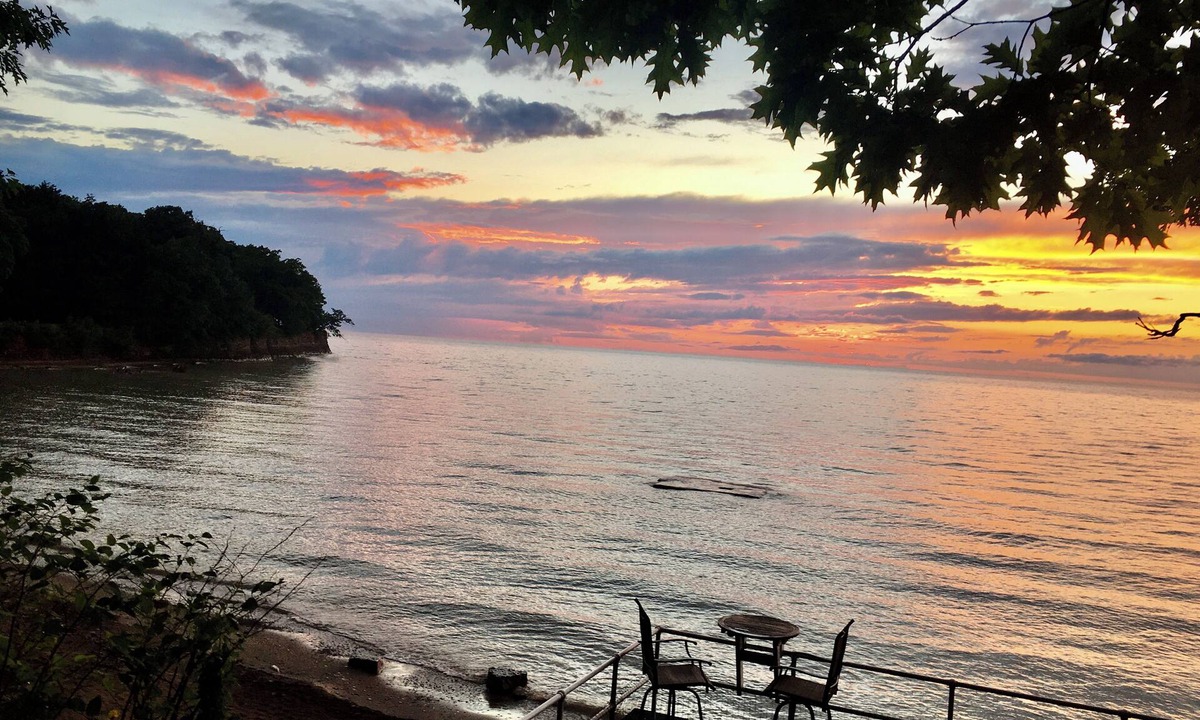 Dayton House | Charming cottage by the lake