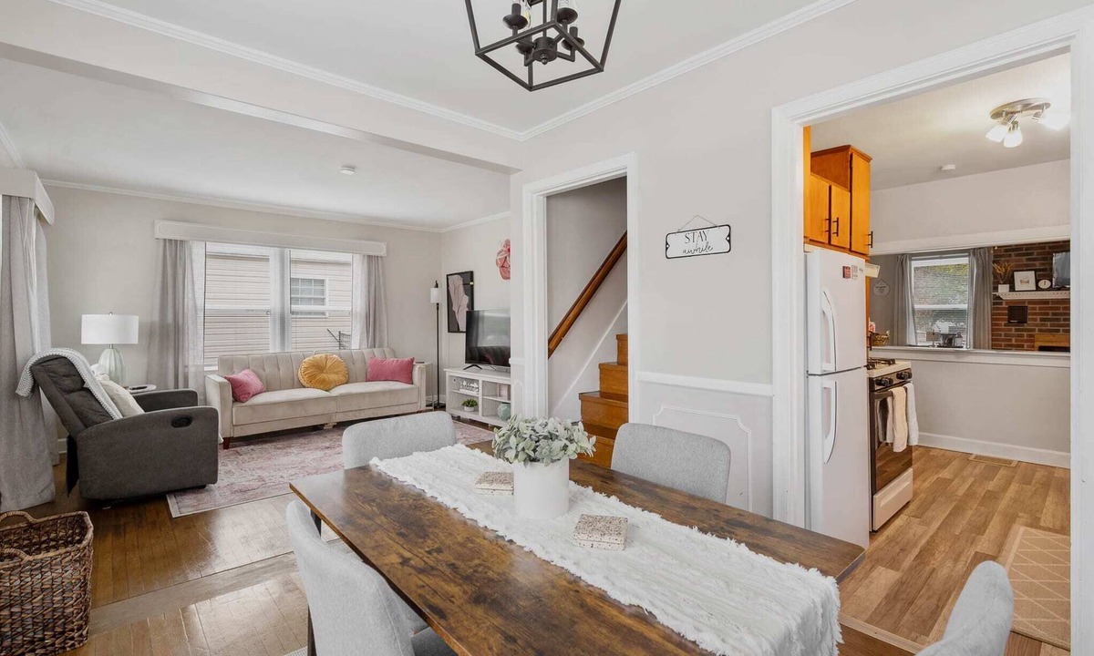 Taylor Berry House | Charming Cottage Centrally Located